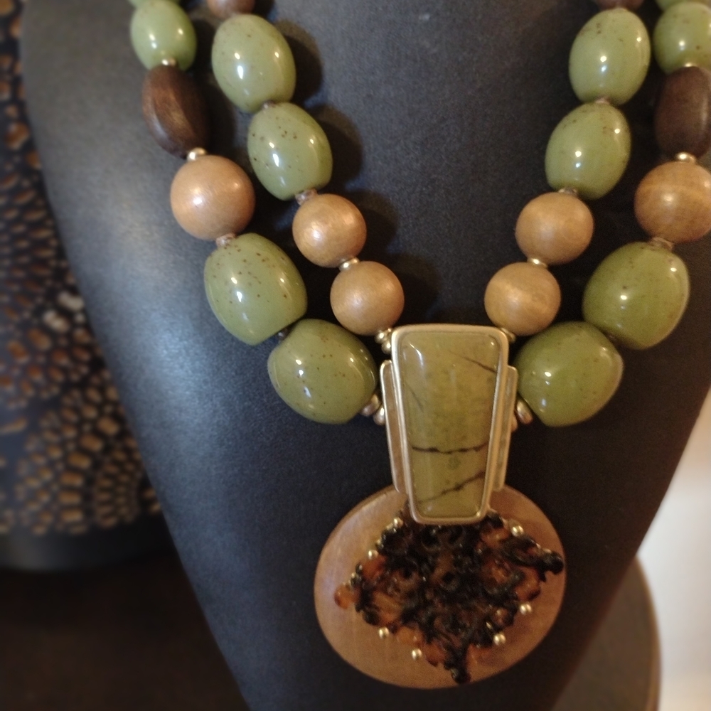 Chico's Neclace - Picture 4 of 4